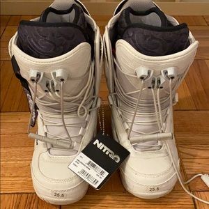 Women’s Nitro Crown Snowboarding Boots